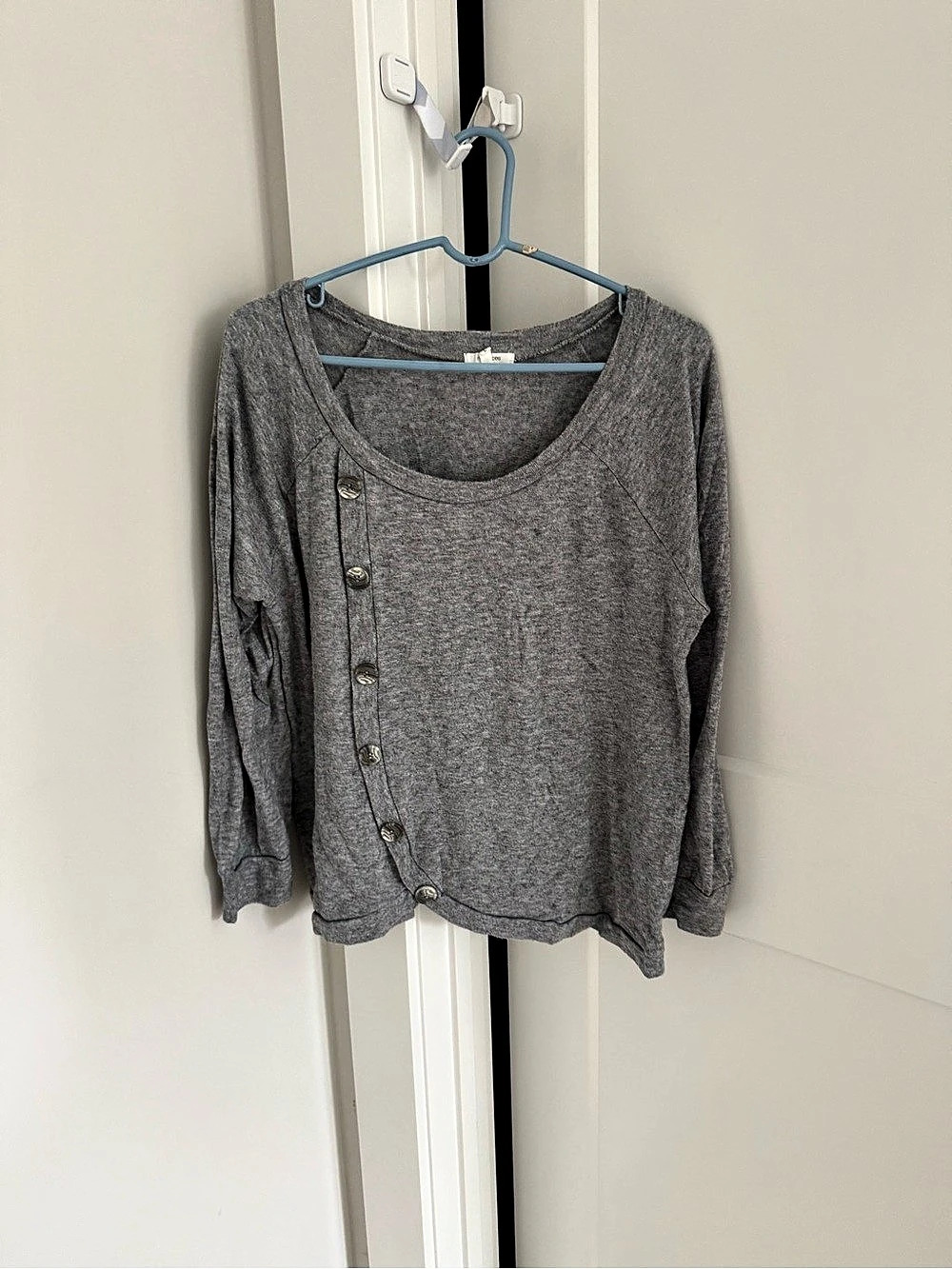Maurice’s Gray Long Sleeve Top Size Large Like New